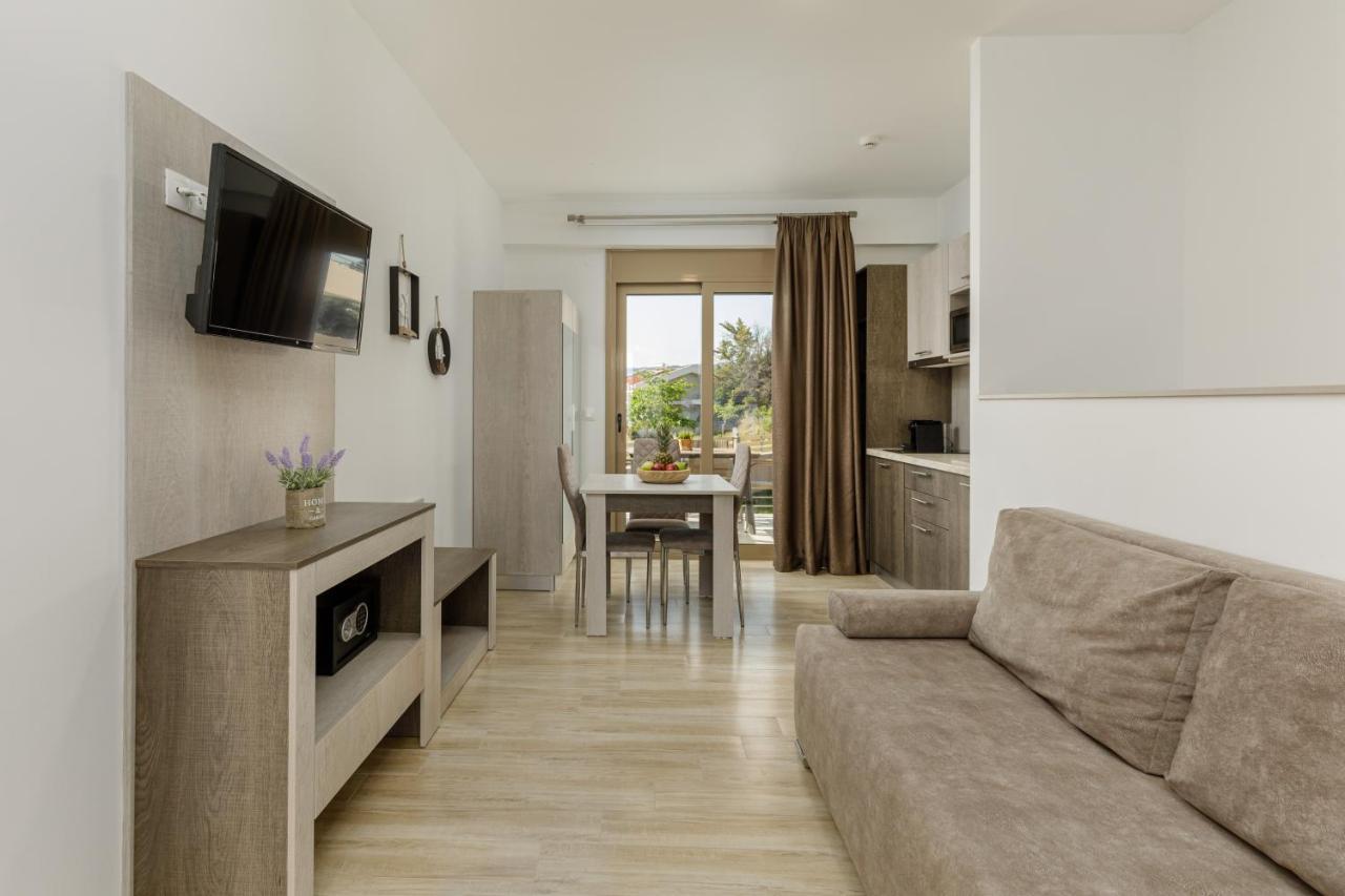 Aria Garden Suites นิกิติ ภายนอก รูปภาพ